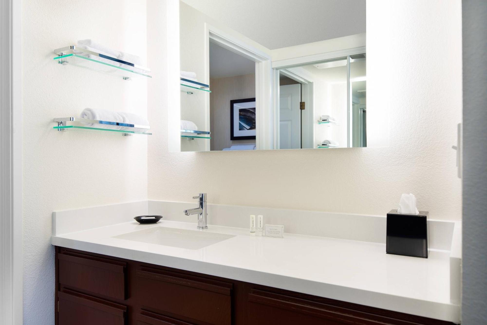Residence Inn By Marriott Las Vegas Hughes Center Экстерьер фото
